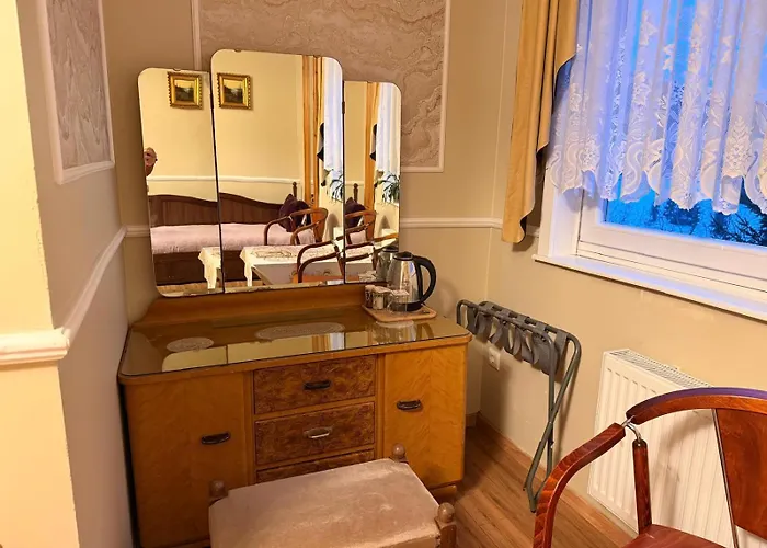 Antique Am Bahndamm * Schmiedefeld am Rennsteig