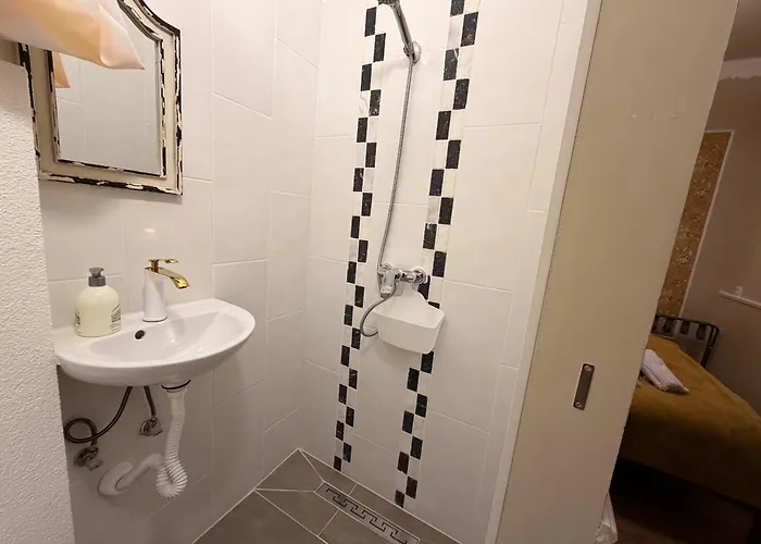 Antique Am Bahndamm *