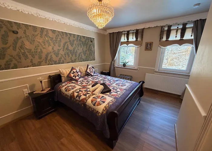 Antique Am Bahndamm * Schmiedefeld am Rennsteig